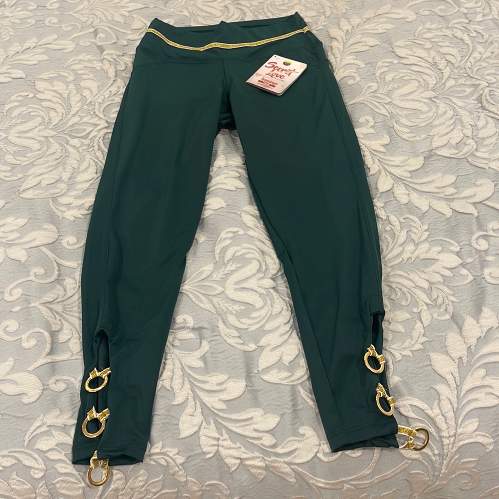 Leggings made Colombia.Enhances buttocks,defines the waist,flattens the abdomen